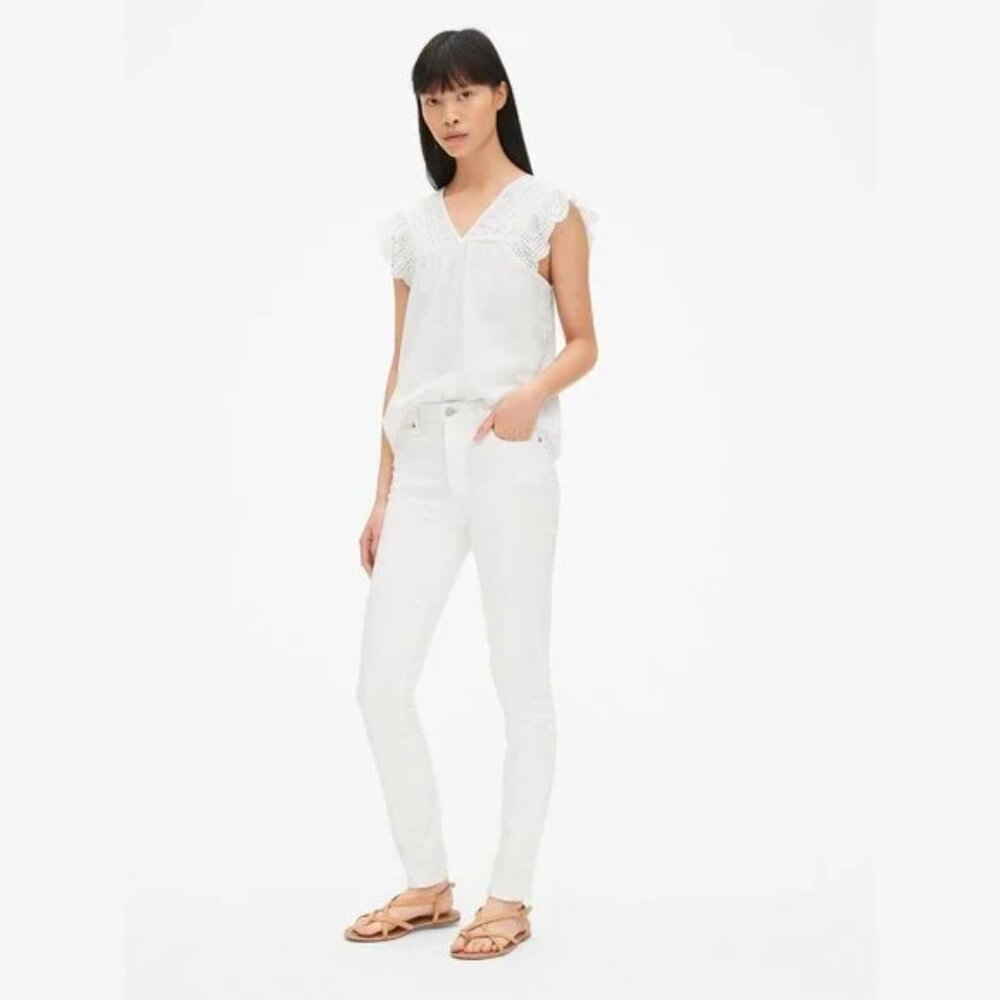 GAP embroidered eyelet lace V-Neck white top Large